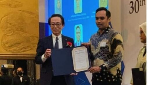 Dekan FIH Raih Penghargaan Science and Technology