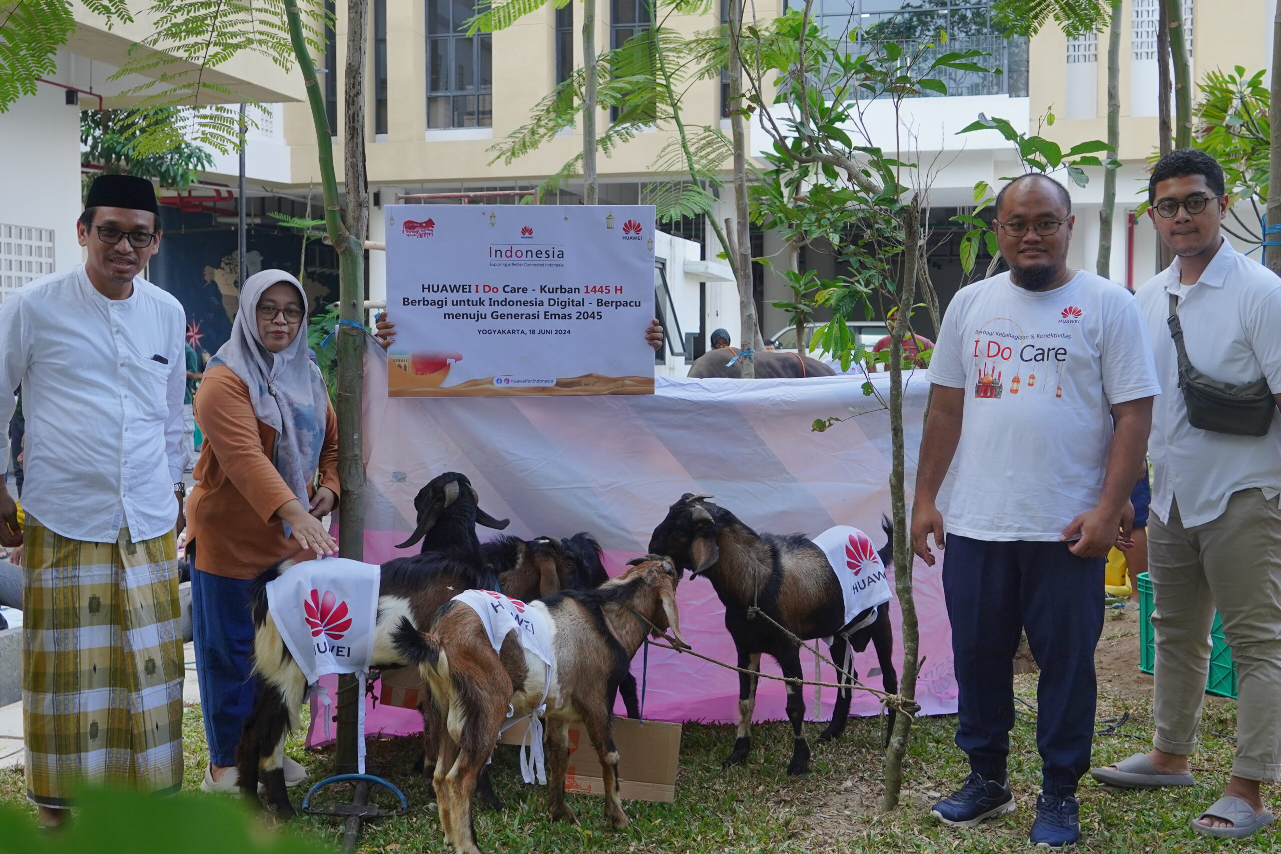 Bersama Huawei dan Stechoq, UNU Jogja Salurkan Daging Kurban di Wilayah DIY