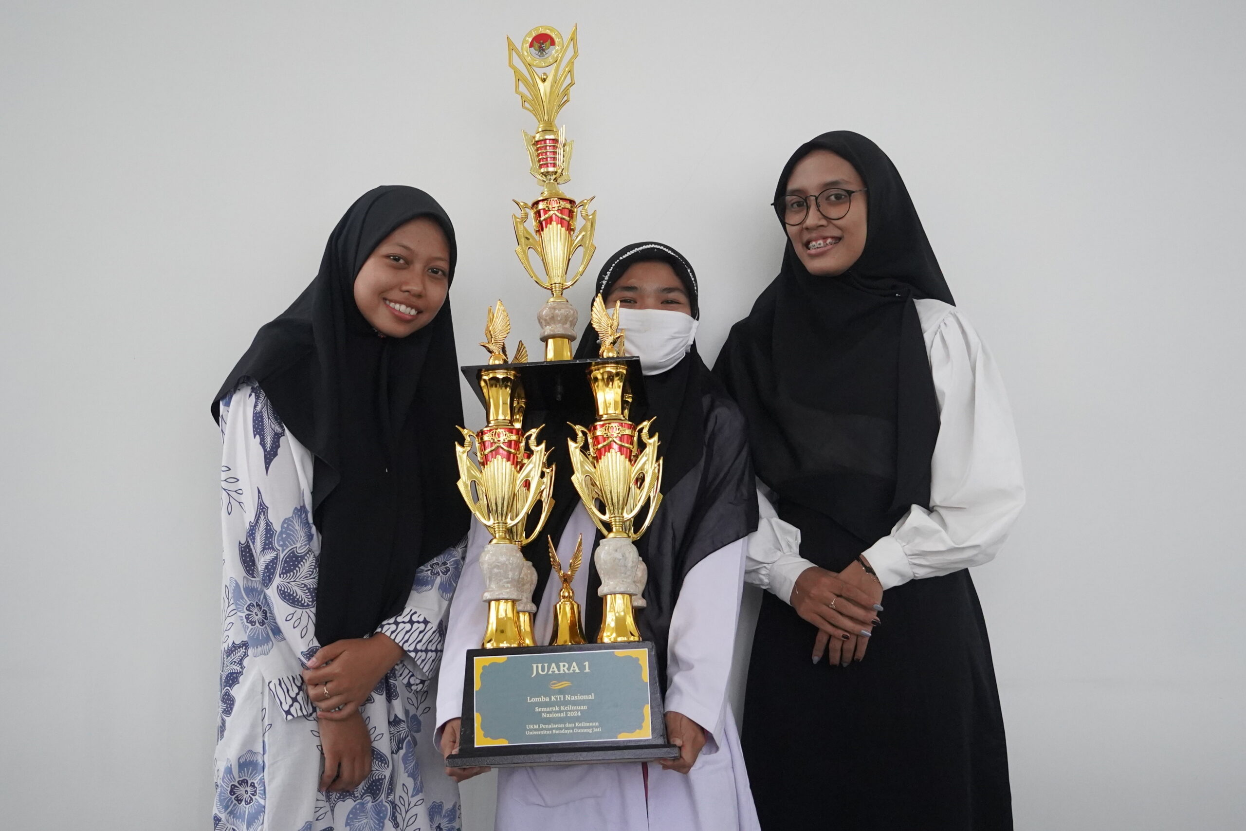 Inovasi Kotak Obat Cerdas Mahasiswa Farmasi UNU Jogja Juara 1 Lomba Karya Tulis