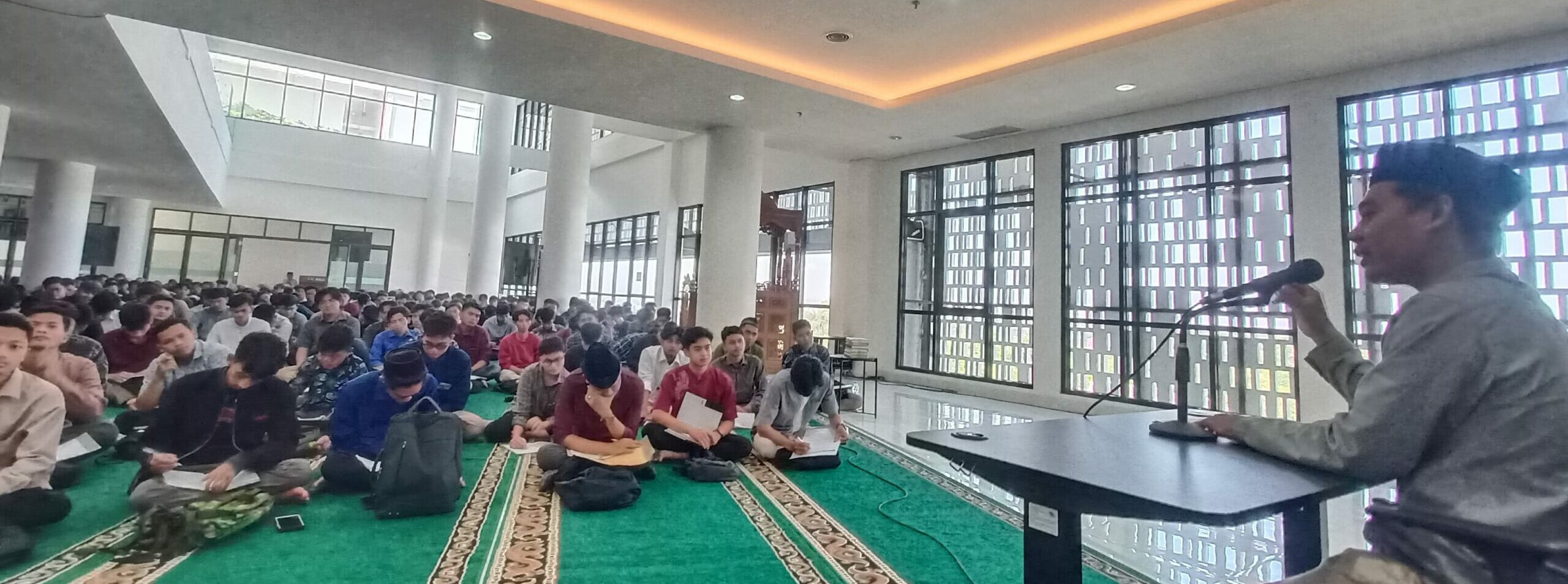 Perdana, Ratusan Mahasiswa Baru UNU Jogja Ikuti Kelas ‘Ngaji Kitab Kuning’