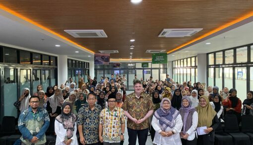 Memahami Etika Keberagaman Agama di Sekolah Dasar Jerman, Mr. Daniel Happel Beri Kuliah Tamu di UNU Jogja