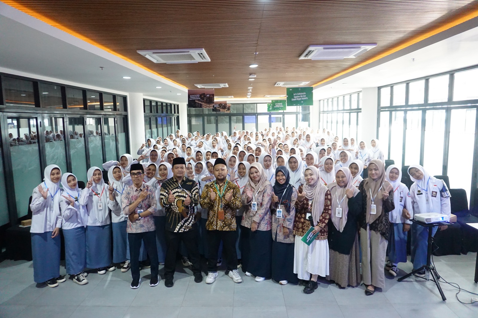 UNU Jogja Sambut Kunjungan SMA Syubbanul Wathon Magelang