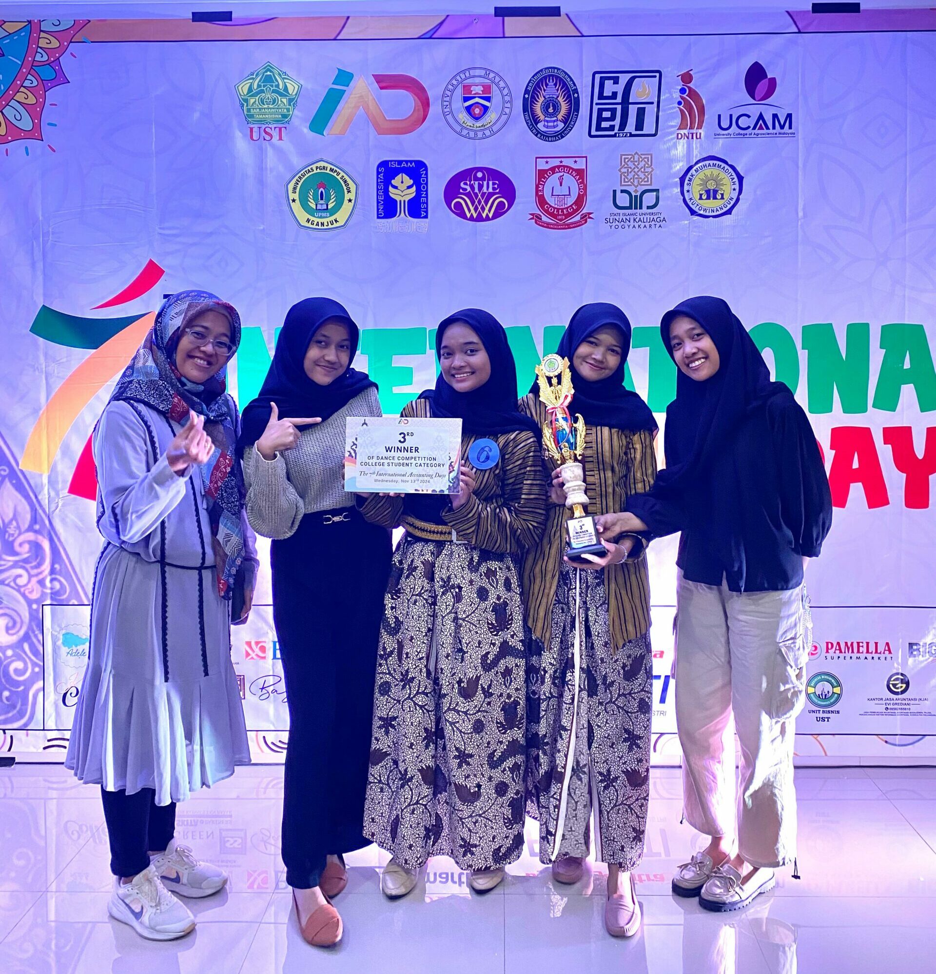 Tari Gumregah Antarkan Mahasiswa UNU Jogja  Raih Juara 3 dalam Kompetisi International Culture Dance