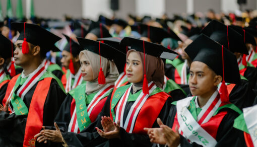 UNU Jogja Gelar Wisuda 265 Sarjana, Menko PMK Pratikno Ingatkan untuk Jadi Insan Pembelajar Hadapi Era Perubahan