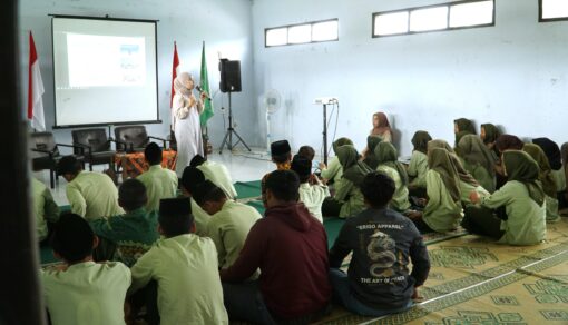 Jadi Pembicara Workshop Jurnalistik di MA Raden Fatah Prambanan, Direktorat Komunikasi dan Admisi Kolaborasi Kenalkan UNU Jogja