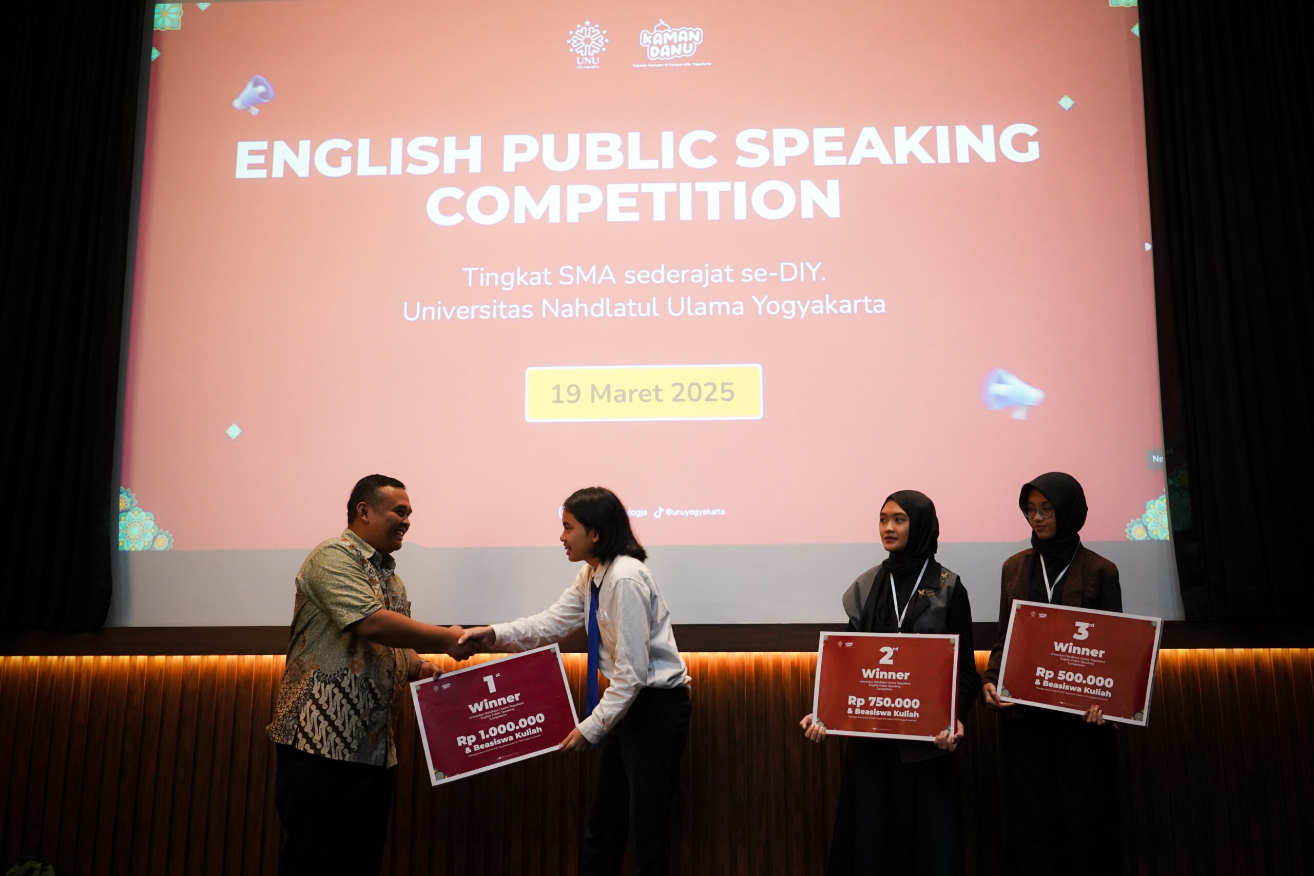 Turut Semarakkan Kamandanu 1446 H, Puluhan Pelajar dan Santri DIY Ikuti English Public Speaking Competition UNU Jogja